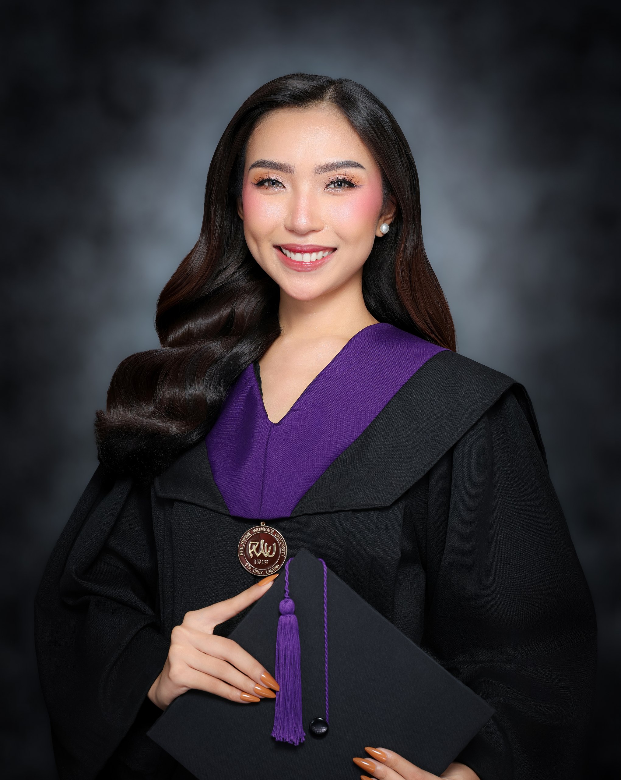 Graduation portrait details