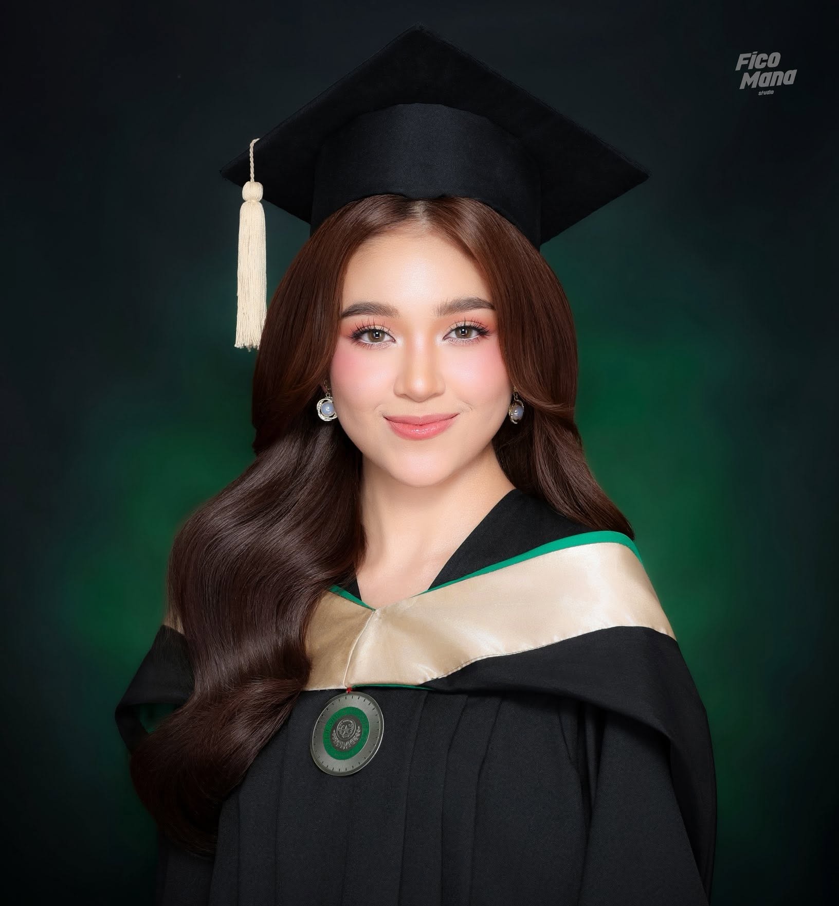 Graduation portrait at FICO MANA Studio